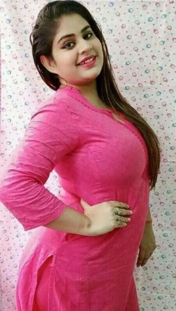 Couples in a private chat in Mumbai